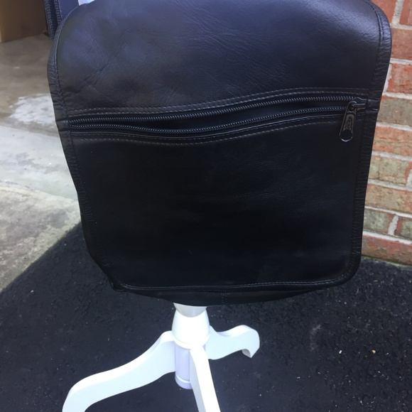 EUC Unisex Colombian Leather Messenger Crossbody - Picture 3 of 8